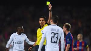 UEFA có thể phạt trọng tài điều khiển trận Barcelona