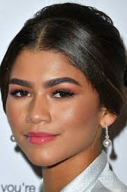 Small Makeup Collection Reddit Celebrity Eyebrows Zendaya Eyebrows How To Color Eyebrows