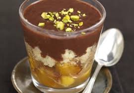Verrine De Chocolat Sur Lit De Prunes Pralines Desserts Food And Drink