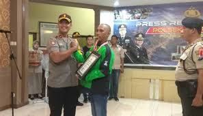 Tangkap Jambret Di Surabaya Driver Gojek Jadi Agen Kamtibmas Main Hakim Sendiri Transportasi