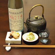 きょうの晩酌は 滋賀 金亀 仕込21号限定直詰生原酒 初めて引出物を作らせていただいた方が醸したお酒 昔を思い出しながらありがたくいただきました 肴は 缶つま 北海道産ほっき貝の利尻昆布炊きです 今宵堂晩酌帖 晩酌 日本酒 金亀 缶つま s instagram