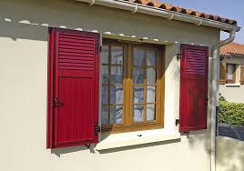Volets Battants Iris Semi Persiennes Rouge Sib Europe Volet Battant Menuiserie Exterieure Volets Rouges
