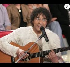 L'occasion de revenir sur la vie personnelle du chanteur de 72 ans, marié depuis désormais plus de dix ans à la journaliste mirella lepetit. Laurent Voulzy Le Chanteur S Est Marie Purepeople
