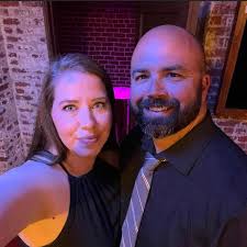 ISO of a lawn service that tells you what is needed, and when, in terms of  seeding, watering, fertilizer, weeding. Does anyone have a great  recommendation for a lawn service that anticipates