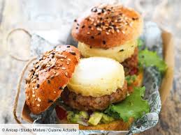 Mini Burgers De Veau Epice Chabichou Du Poitou Et Puree D Avocat Recettes Recette En 2020 Recette Fromage Recettes De Cuisine Alimentation