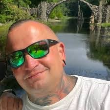 Elizabeth Peschke's Instagram, Twitter & Facebook