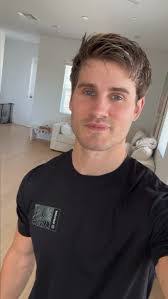 Angelo Cacciatore's Instagram, Twitter & Facebook