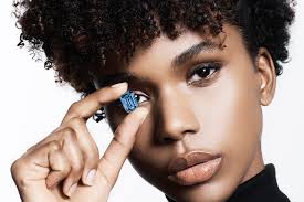 Kim cương xanh lam hiếm đến độ nào mà giá ngày càng “khủng”?