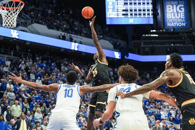 Kentucky Basketball offers Lewis Uvwo | A Sea Of Blue