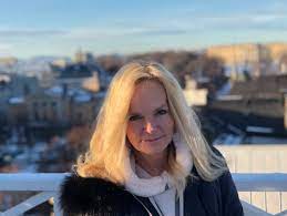 She is a no.1 sunday times and new york times. Lucinda Riley Author Of The Seven Sisters