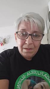 ⚡️Inwalidzi w Rosji zamiast protez muszą sami robić sobie prowizoryczne  podpórki do chodzenia Podczas gdy krewna Putina chwali się „nowoczesnymi  technologiami protezowania”, okaleczeni żołnierze sklepują sobie kule z  byle czego. Na państwowe