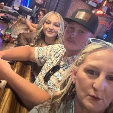 What places in Poteau hire felons?