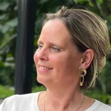 Na 2 jaar alles opzij te hebben gezet vandaag dan eindelijk mijn Specialist  Ouderengeneeskunde certificaat🥳. Dank Gerion, mijn opleidster Lieke de  Vijlder, alle collega's van Beweging 3.0, mijn…