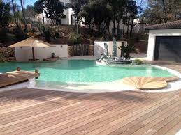 Piscine A Montpellier Avec Deux Debordements Et Plage Immergee Herault Amenagement Piscine Piscine Plage Piscine