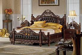 ديكورات فخمة باللون البني والذهبي لغرف نوم ملكية الراقية