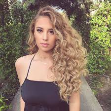 Born in cleveland, ohio, alina baraz is a singer and songwriter of russian descent with r&b influences who is best known for her debut ep urban flora with electronic producer galimatias. Alina Baraz Releases 2 New Misty Singles Buzzin Lavender And Velvet Your Interlude