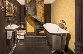 It looks a little phallic, but after all, it's a bathroom. Traditional Bathrooms Zeitlos Schone Badezimmer