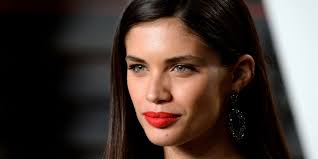 Die portugiesin sara sampaio gehört zu dem aufregendsten, was victoria's secret derzeit zu bieten hat. Everything You Need To Know Sara Sampaio