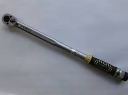 Динамометричните ключове force имат четена скала и метрична скала, както и лек механизъм за. Dinamometrichen Klyuch 1 2 Vyara