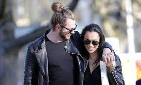 Wij zijn jaloers op die man, maar bovendien werd onlangs bekend gemaakt dat fotograaf jasper suyk een relatie heeft met romy monteiro. Romy Monteiro Bij Jasper Durf Ik Kwetsbaar Te Zijn Story