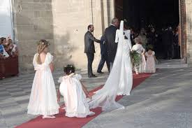 Boda De Un Nieto De La Duquesa De Alba Foro Loco Wedding Dresses Wedding Dresses Lace Flower Girl Dresses