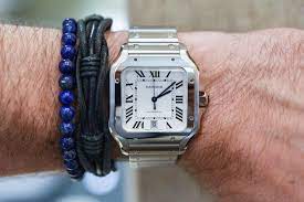 Nascia assim um dos primeiros relógios masculino de ouro: Face To Face Is The Mid Size Santos De Cartier The Best Option Or Is It A Classic Poor Man S Choice Watchlounge