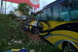 Singapore — fourteen persons were conveyed to hospital after an accident involving a collision between two buses at bukit batok bus interchange on sunday (11 july). Singapore Informer On Twitter Four Women From Singapore Among Dead In Muar Bus Crash The New Paper Https T Co J1uhju52fv