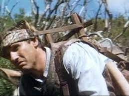 Jean, a hunchback and sensitive dreamer, glories in his new life while cèsar and his nephew ugolin (daniel auteuil) secretly decide to stop up the spring so his plans will fail. Jean De Florette 1986 Imdb