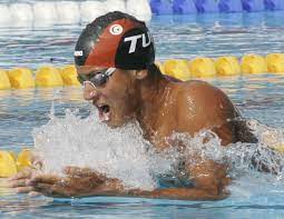 Il se passionne par la natation dès le plus jeune âge et décide de s'exiler pour aller. Oussama Mellouli Wikipedia