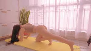 Aimier Asian Hottie Doing Yoga In Panties Onlyfans Video