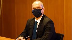 Ένας τραπεζίτης έτοιμος να τα δώσει όλα. 8etikos Ston Korwnoio O Yfypoyrgos Agrotikhs Anapty3hs Giannhs Oikonomoy Eidhseis Nea To Bhma Online