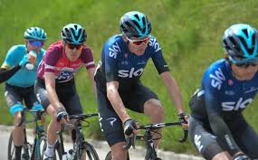 Chris froome crashes on stage 1 of the tour de france (image credit: Radsport Gegenwind Fur Froome Und Den Neuen Teamsponsor Archiv
