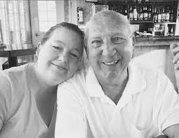 A big yess if my dad Neil Diamond still your favorite Singer 🎼🎸