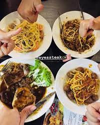 Salah satunya seperti batu karang yang diyakini sebagai pintu. Facebook