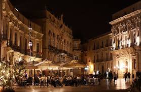 siracusa ortigia piazza duomo gran caffe del duomo palazzo beneventano del bosco und palazzo senatorio visit sicily siracusa sicily sicily