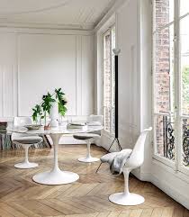 The tulip chair is part of a series of chairs, armchairs, tables and side tables that eero saarinen developed within five years. Pin Auf Dining Room Inspiration