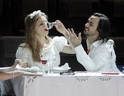 Cependant, si une des personnes bien portants commencent à « affaiblir l'esprit médical de la population, » le docteur prend l'action. Le Triomphe Du Temps Et De La Desillusion Opera Programme Tv Replay