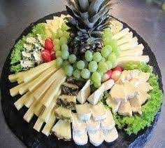 Wie kann ich eine käseplatte dekorieren? 160 Kaseplatten Ideen In 2021 Fingerfood Kaseplatte Anrichten Essen Dekorationen