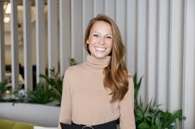 Meet Elizabeth Davis – CanvasRebel Magazine