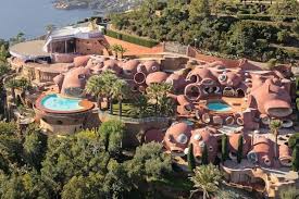 Pierre cardin formed his very own fashion house in 1950 and in 1954 launched the iconic 'bubble dress' that took fashion by surprise for its unique pierre cardin has been awarded the golden thimble three times, in 1977, 1979 and 1982. World S Most Expensive Home Palais Bulles Listed For 335 Million Insidehook