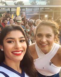 ☀️ Good morning, Houston! Is there a better way to spend a summer morning  than with @goodmorningamerica?! Come back to Houston soon ♥️  #gmasummerroadtrip @ Downtown Houston