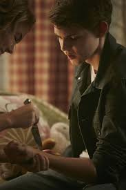 Heroes Reborn 1x06 Gatlin Green As Emily Robbie Kay As Tommy Heroesreborn Gatlingreen Emily Robbiekay Tom Heroes Reborn Robbie Kay Robbie Kay Peter Pan