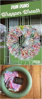 The video below shows my entire process form start to finish using a dollar tree splatter screen as my wreath form. 25 Gorgeous Diy Summer Wreaths You Can Make With Dollar Store Supplies Diy Crafts
