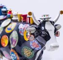 Custom IP Modern Fashion Resin Showcase Decoration Art Cow ...