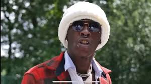 MAI DIMENTICARE QUANDO THUGGER HA FATTO UNA SCHIACCIATA TRA LE GAMBE NEL  VIDEO MUSICALE DI POWER SENZA ALCUN MOTIVO