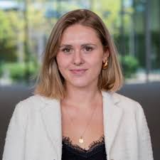 Letzte Woche durfte ich mein Diplom zur dipl. Betriebswirtschafterin NDS HF  von der Feusi Bildungszentrum entgegennehmen 🤝 👩‍🎓 ❤️ -lichen Dank an  meine Freunde, Bekannten, Familie und meine…