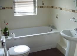 Desain kamar mandi kecil amannya sih shower, tapi pakai bak juga bisa kok! 65 Desain Model Kamar Mandi Minimalis Modern 2021 Rumahpedia
