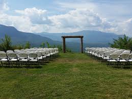 Almost Heaven Resort And Weddings And Other Beautiful Gatlinburg Wedding Venues Detailed Info Gatlinburg Weddings Tennessee Wedding Venues Tennessee Wedding