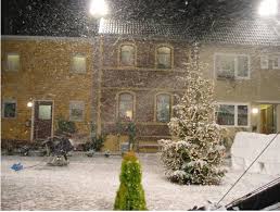 Commercial Artificial Snow Machine Rentals And Nationwide Hire Fake Snow Machine Rentals For Rooftops Simu Artificial Snow Snow Machine Snow Machine Rental