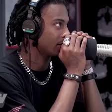 @Missguided's video Tweet